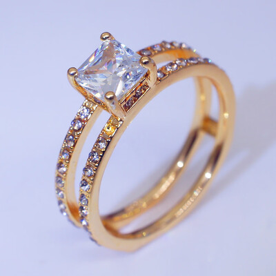 

Fashion Two-tier 18k Gold Princess Diamond Crown Rings