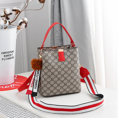 

Female bag 2019 spring new Korean fashion handbag cool tide shoulder Messenger bag cross-border