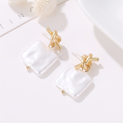 

Women Trendy Wild Personality Geometric Irregular Wear Metal Alloy Exaggerated Wild Earrings Knotted Shell Pearl Sweet Earrings