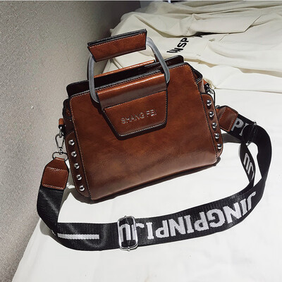 

Spring&summer small bag female 2019 new wave fashion retro rivet shoulder bag shoulder wide shoulder strap Messenger bag