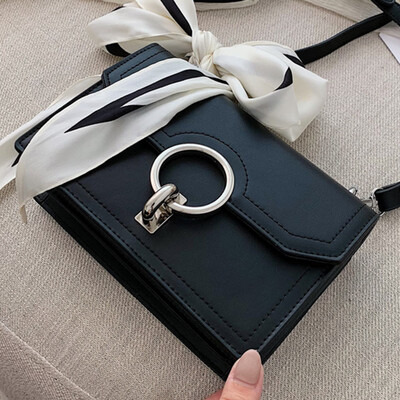 

On the new womens bag new 2019 simple leisure shoulder Messenger bag women Joker ins scarves small square bag