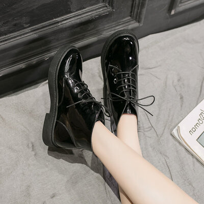 

Autumn Joker Locomotive Martins Female English Wind Lace Lacquered Coarse-heeled Short Boots High-top Female Boots