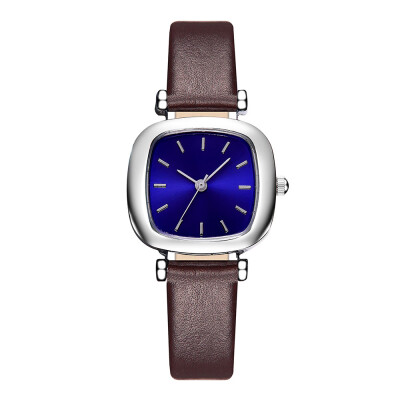 

Innocent Studs White Shell Square Clock Womens Watches Bayan Kol Saati Temperamental Simple Horloge Dames Quartz Wristwatch