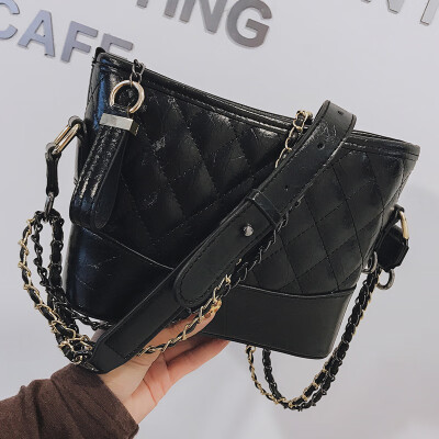 

Big bag female 2019 new rhomboid chain bag chic port style retro large capacity oblique span small square bag