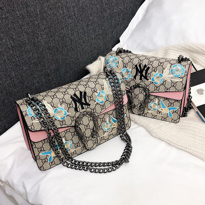 

Qiao Bani 2019 new Korean fashion embroidery line Harajuku wind hit color wine god bag shoulder diagonal trend handbags