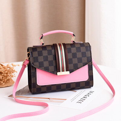 

In autumn&winter the fashion trend of Xingang girls in the Korean version of Joker retro slung shoulder bag small square bag