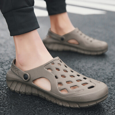 

Mens slippers summer trend outdoor hole shoes Korean version of fashion slippers dual-use anti-skid sandals wearing sandals