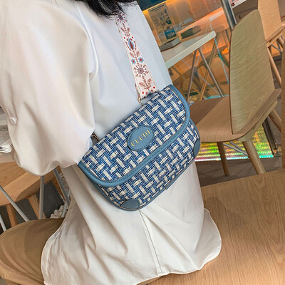 

Foreign air small bag female 2019 new Korean fashion casual chest bag wild wide shoulder strap shoulder Messenger bag pocket