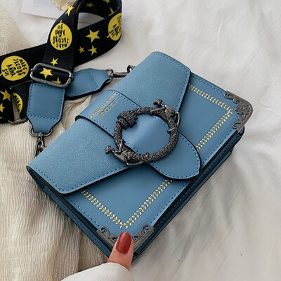 

On the new wide shoulder strap port wind small square bag 2019 new Korean version of Joker shoulder Messenger bag womens bag tide