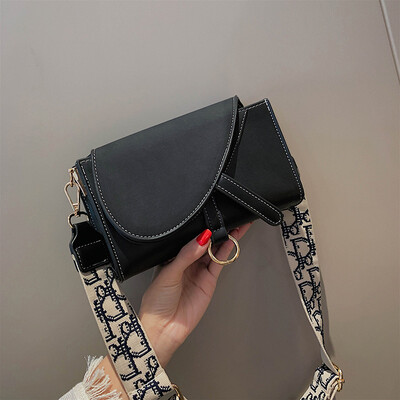 

Foreign air small bag female 2019 new wave Korean version of the wild Messenger bag frosted bag wide shoulder strap French minority bag