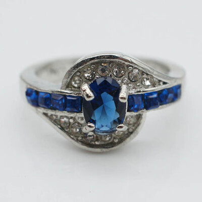 

New Women Simple Saphire Blue Crystal Ring Shining Rhinestone Diamond Fine Fanshion Ring