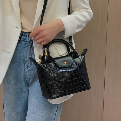 

Bag female 2019 autumn&winter Korean version of the new shoulder bag dumplings package dumplings package large capacity crocodile pattern handbags