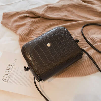

Bag female 2018 new seasons fashion retro crocodile pattern shoulder bag port wind student tide Messenger bag small square bag