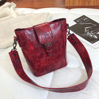 

The new retro simple broadband bucket bag on the net red new 2019 Korean version of senior feeling shoulder slung womens bag tide