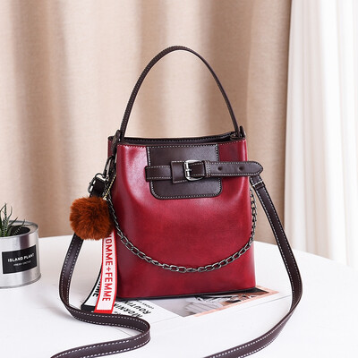 

On the new female tide Korean version of Joker fashion shoulder portable messenger bag bucket womens bag black