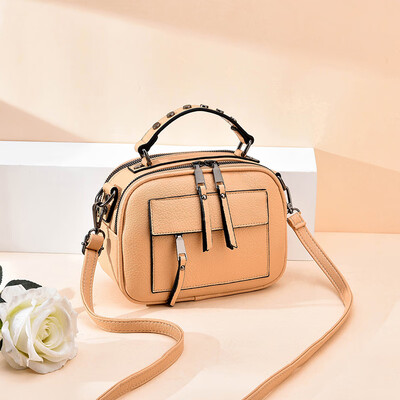 

In summer the new ladiesbags are popular in Korean version The same fashion is square ladies bags with all kinds of slanting b