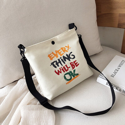 

Ins super fire on the new canvas casual slung packet female 2019 new Korean version of the wild net red shoulder small square bag