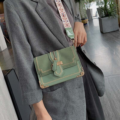 

On the new chic retro bag female 2019 new Korean version of the fashion wild scrub wide shoulder slung small square bag