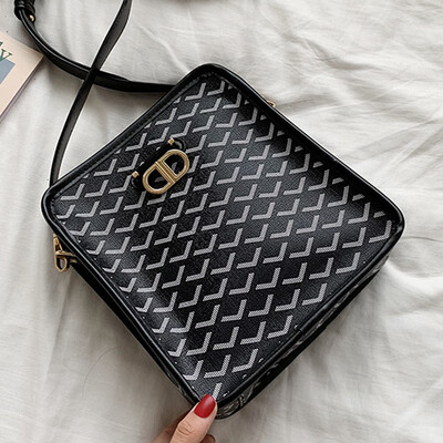 

2019 new fashion summer wide shoulder belt D buckle female bag net red style foreign gas hundred lapped oblique shoulder bag