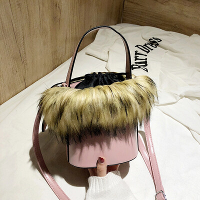 

2018 Vintage Women Fur Bucket Handbag Famous Brand Designer Luxury Small Crossbody Shoulder Bag Female Retro Lady Cute Tote Bag