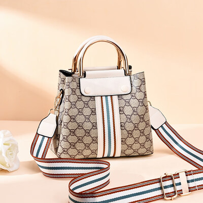 

Fashion Simple Water Barrel Bag Large Capacity Hand-held Summer Single Shoulder Bag
