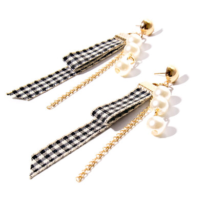 

Creative Simple Pearl Earrings With Simple Colored Velvet Original National Earrings
