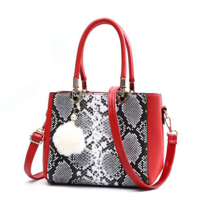 

Tailored Women Retro Serpentine Leather Bags Shoulder Bags Plush Pendent Casual Tote