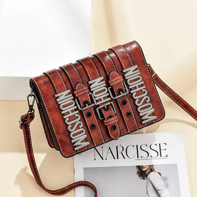 

On the new womens bag tide Korean version of shoulder messenger bag Joker personality fashion retro small square bag