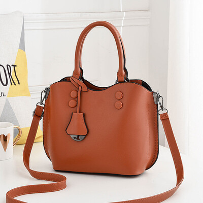 

2019 new elegant fashion trend handbag rivet fashion handbags Europe&the United States big bag shoulder bag