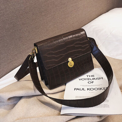 

Chobani 2019 new South Korea ins fashion simple crocodile pattern solid color flip bag shoulder diagonal tide handbag