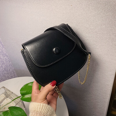 

2019 new retro chain bag female Korean version of the simple wild temperament shoulder bag fashion casual Messenger saddle bag