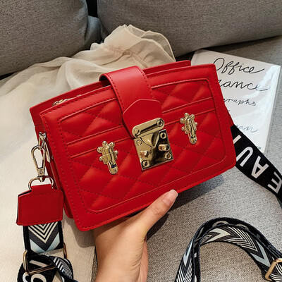 

Xiaoxiangfeng rhombog bag woman 2019 new Korean version fashion hundred with one shoulder slanted small square bag