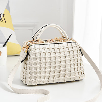 

2019 spring new European&American fashion womens handbags tide solid color steel clip handbags foreign trade hot sale