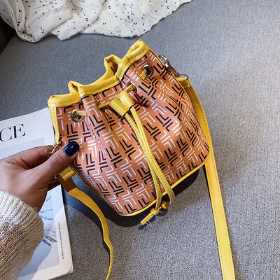 

Fashion simple temperament bucket bag female 2019 new Korean version of personality printing casual wild shoulder Messenger bag