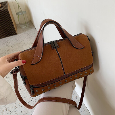 

Womens bag 2019 new vintage rivets portable Boston bag Korean version of matte Joker shoulder Messenger bag