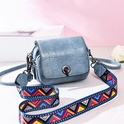 

In summer it is fashionable to have a new small bag a womans tide a stone pattern a hundred slanted arms a hundred shoulders