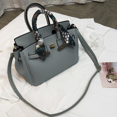

Qiao Bani 2019 new European&American style fashion star lychee silk scarf platinum bag hand shoulder diagonal female bag