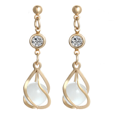 

2019 New Pearl Earrings Fashion Korea Meteorite Metal Silver Elegance Charm Cute Sequin Womens Earrings For Winter Jewelry