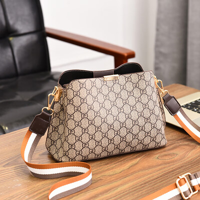 

Summer on the new small womens handbags fashion retro printed shoulder bag wide shoulder strap Korean womens handbags