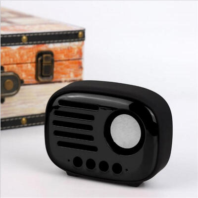 

A4 Retro Style Mini Wireless Bluetooth Speaker FM Radio Audio Portable Outdoor Speaker
