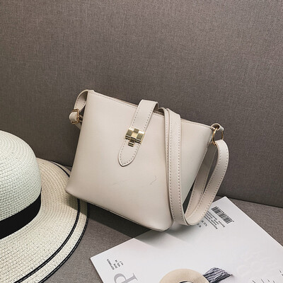 

2019 new net red bucket bag female Korean version of the simple wild shoulder bag chic fashion retro Messenger bag
