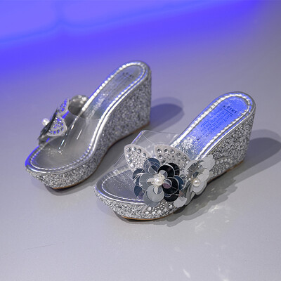 

Spring 2019 new thick-soled sandals slope heel womens slippers summer Korean Pearl fashion wear high-heeled muffin bottom
