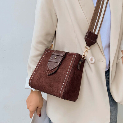

Autumn retro casual bag female 2019 new Korean version of fashion wild popular broadband single shoulder slung bucket bag