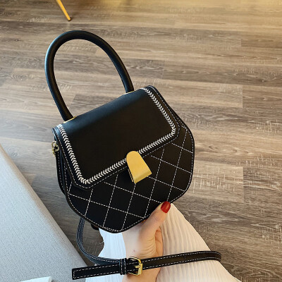 

Qiao Bani 2019 new South Korea ins fashion embroidered line chain flip bag handbag shoulder diagonal trend handbags