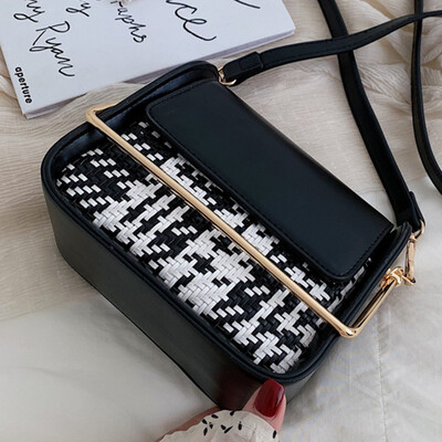 

Summer 2019 new original wind diagonal small bag simple Joker straw small fresh beach small square bag