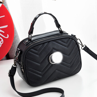 

Korean version of the 2019 spring&summer new embroidered line shoulder diagonal package cool fashion casual ladies small square bag
