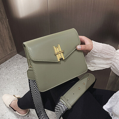 

Qiao Bani 2019 new Korean version of the fashion Dongdaemun simple lock buckle ribbon flip bag shoulder diagonal female bag tide