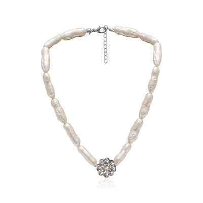 

Alloy Flower Pendant Necklace Simple Imitation Pearl Resin Beaded Necklace for Women Fashion Jewelry