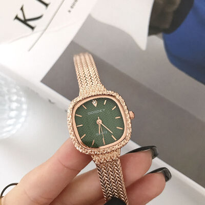 

Japan agete wheat ear light luxury ins wind watch ladies gold chain temperament small square table retro gold watch ladies
