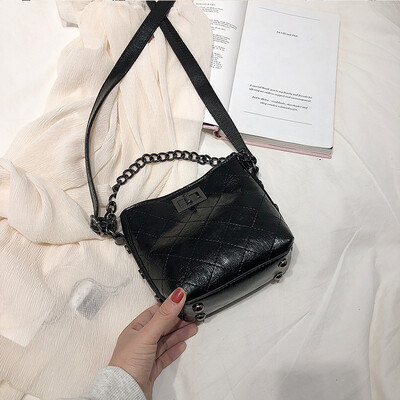 

Senior sense bag female 2019 new wave Korean version of fashion casual wild single shoulder slung rhombic chain bucket bag